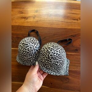 Victoria's Secret Bombshell Leopard Print T-Shirt Bra in Black and White